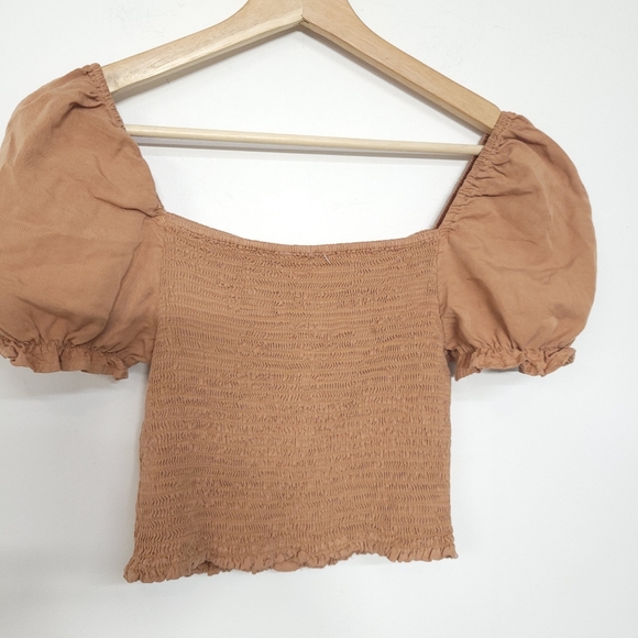 NWT Love Tree crop top with button-up design and puff sleeves. Size medium. - Picture 3 of 9